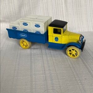ERTL Chiquita Bananas 1931 Hawkeye Crate Truck Bank 1:25 Scale Diecast